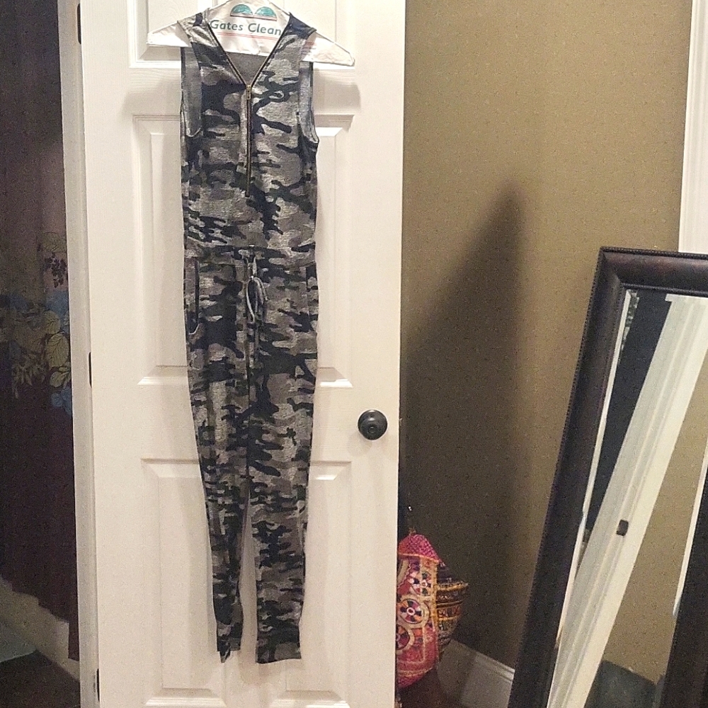 Camouflage jumpsuit gray